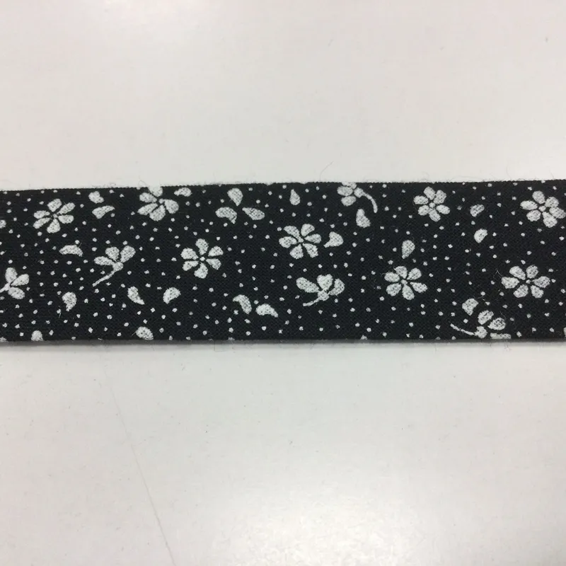 Vzorované, Šikmé prúžky, Galantéria - Šikmý prúžok bavlna 20mm čierna+biele kvety