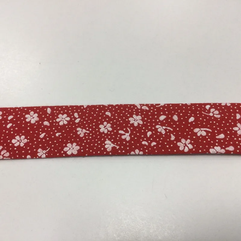 Galantéria, Vzorované, Šikmé prúžky - Šikmý prúžok bavlna 20mm červená+biele kvety