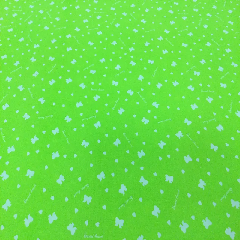 Bavlnená látka Mašličky  na zelenom podklade