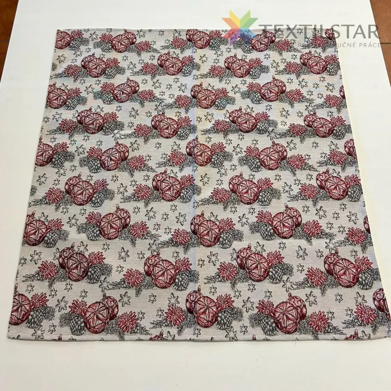 Výrobky z našej dielne, Obrusy a prestierania na stôl, Bytový textil a dekorácie, Dekoračné obrusy, behúne, Obrusy na stoly, Vianočné obrusy - Gobelínový vianočný obrus 65x65 vianočné gule - červená