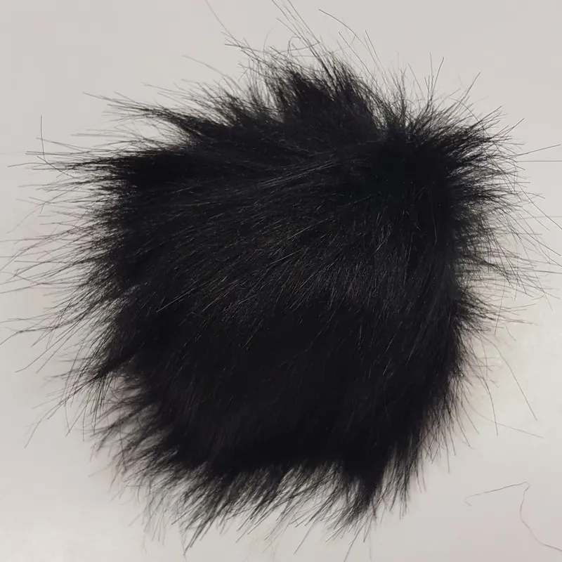 Kožušinový brmbolec na čiapku 12 cm čierna