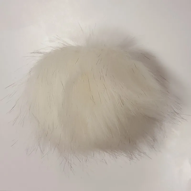 Brmbolce, Galantéria - Kožušinový brmbolec na čiapku 12 cm biela